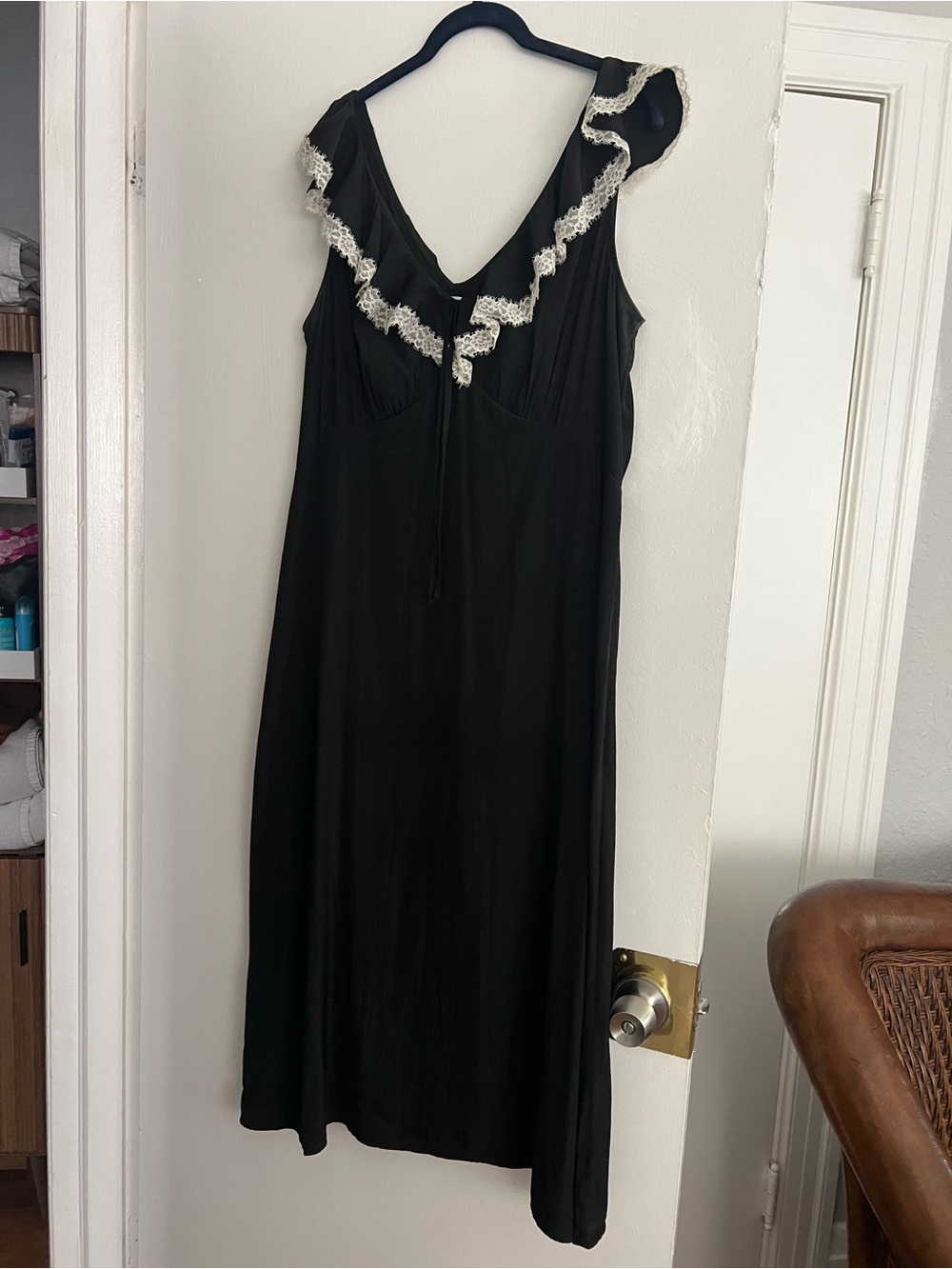 Black Sleeveless Ruffle-Trim Dress XL - Picture 2 of 6